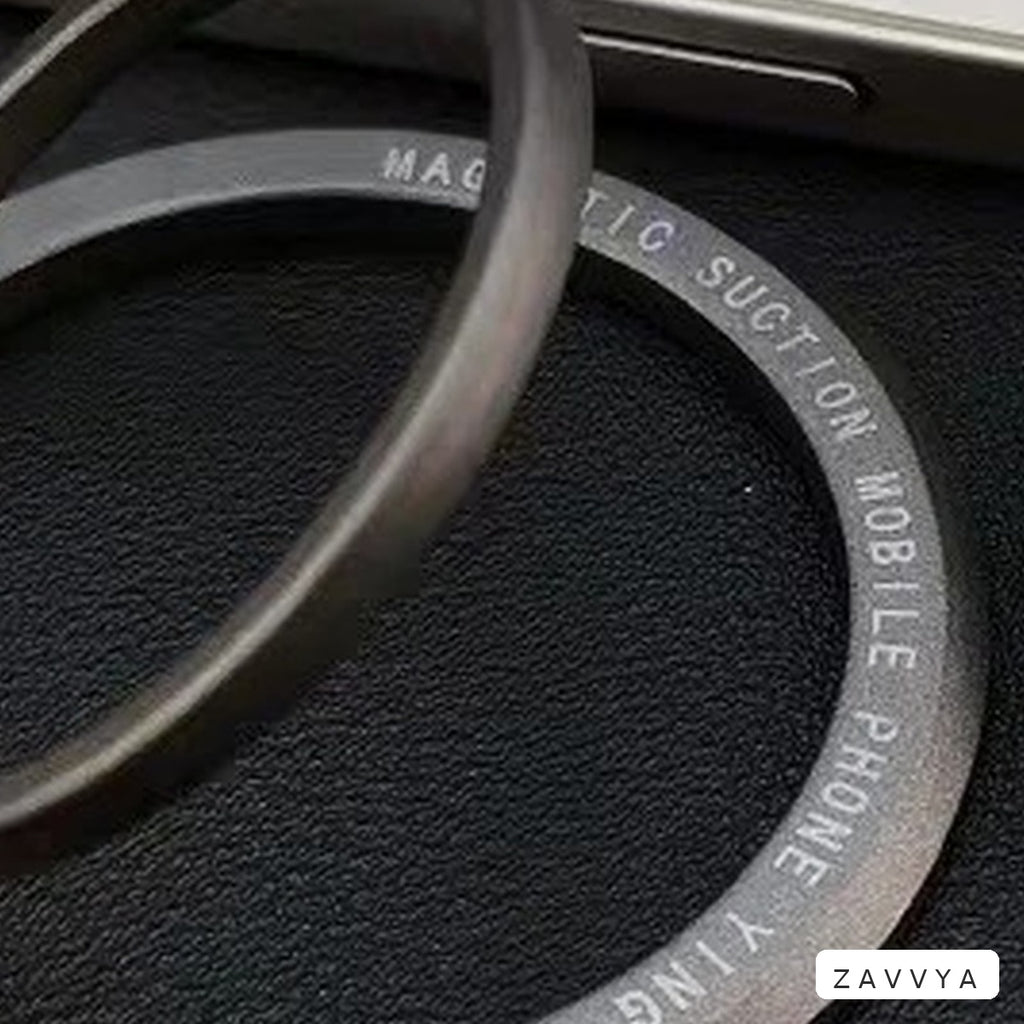 Macro detail of the open-centre ring and hinge